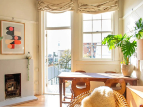 1930s Character 1 Bedroom Apartment With Sky Tower Views