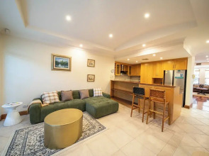 Cozy Home with fireplace 5mins to beach