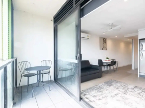 Modern 1 Bedroom Apartment in St Kilda