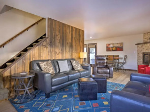 Mtn-view Retreat w/ Hot Tub in Breckenridge!