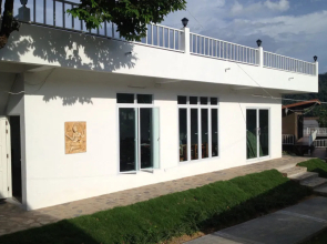 Kayom House - White Meranti House & Resort