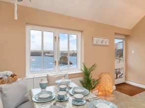 5 Sunny Cove - Direct Beach Access Sea Views