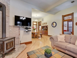 7BR 4BA Unique House and Cottage South Congress Austin by RedAwning