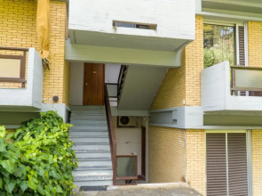 Sunny Bay, beachfront 1-bdrm apartment