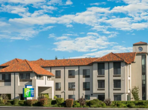Holiday Inn Express & Suites Santa Clara-Silicon Valley by IHG