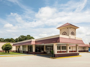 Super 8 by Wyndham Gaffney