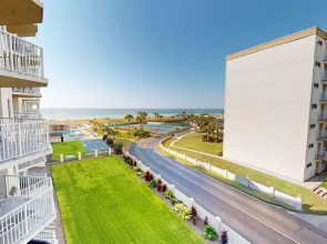 Inlet Reef 316 2 Bedroom Condo by RedAwning