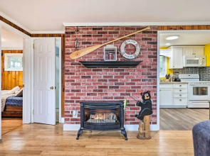 White Haven Lakeside Home w/ Kayaks & Fireplace!