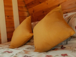 Glamping in Wiltshire the Green Knoll is a Charm
