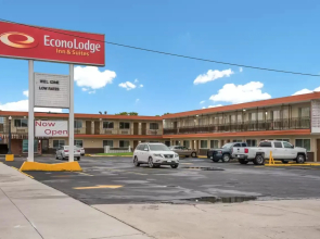 Econo Lodge Inn & Suites Mason City - Clear Lake
