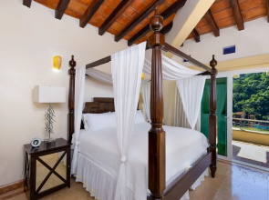Elegant Suite With Beach View