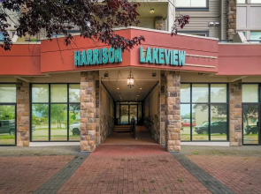 Cozy 1BR Lakeside Retreat