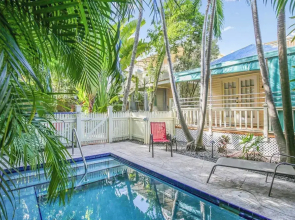 Paradise Place by Avantstay Key West Old Town Condo w/ Shared Pool