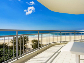 Oceanside Resort - Absolute Beachfront Apartments
