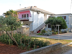 Vinko - big terrace and grill - A5(2+1)