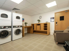 Hilton Garden Inn Dubai, Mall Avenue