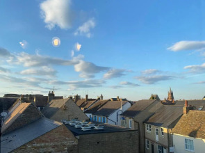 Penthouse Waterfront Apartment - St Neots