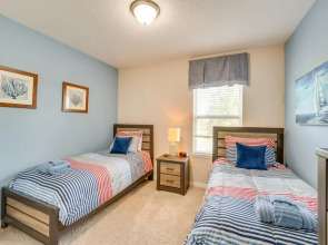 Davenport Townhome w/ Heated Pool ~ 9 Mi to Disney