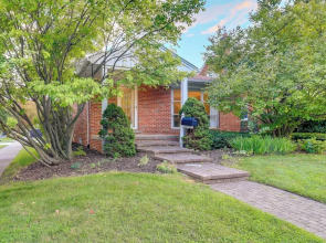 Royal Oak Home: 13 Mi to Downtown Detroit