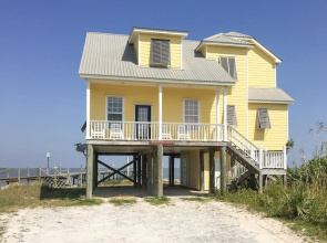 Journey's End On Mobile Bay, Steps To Pool & Beach 4 Bedroom Home