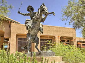 Scottsdale Condo w/ Balcony & Resort Amenities!