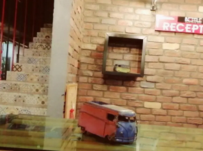 Voswos Garage Coffee & Hotel