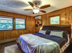 Alpine Walking Distance To App Ski 2 Bedroom Cottage by Redawning