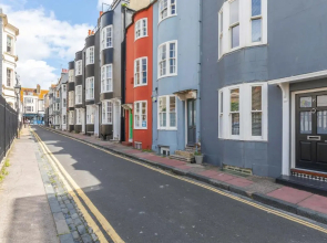 Central Pier Place | Large Group House | 20 metres from the Pier and beach