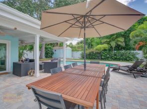 A Vacationer's Dream - Monthly Pool 3 Bedroom Home by RedAwning