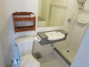 18 Coins Budget Hotel