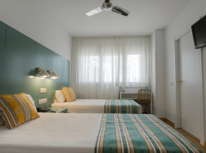 Yomo Hostal BCN Port