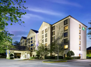 Holiday Inn Express & Suites Alpharetta - Windward Parkway by IHG