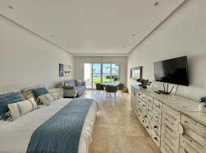 Amazing Ocean-front Studio With Sofa bed in Resort