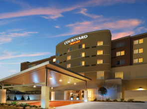 Courtyard by Marriott Houston Pearland