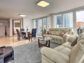 Waterfront High-rise Condo - Miami Beach 5 Mi