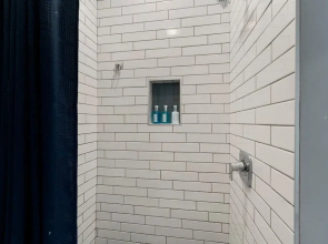 Cozy 2 Bed Home by West Loop With Parking Laundry