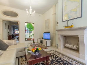 Well Located Townhouse & Courtyard Kalka