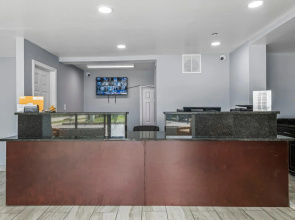 Super 8 by Wyndham Portsmouth - Norfolk