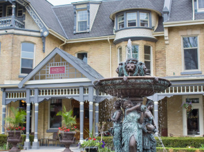 Idlewyld Inn & Spa