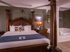 Depot Inn and Suites