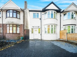 Cosy 3-bed House in Birmingham With Free Parking