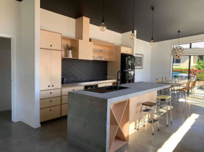 Lakefront Luxury In Old Cromwell **New 3BR Home**