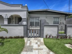 Pool and Jacuzzi Vacation Home