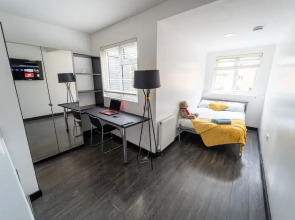 44 North Road Studios Near QE and UOB