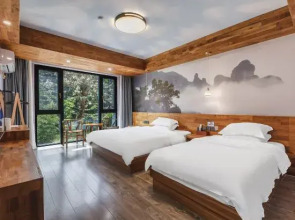 Puyu Mountain Household