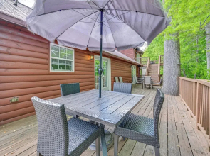 Woodsy Kentucky Escape w/ Game Room & Lake Access!