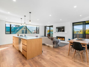 Mountain Vistas - Cromwell Upstairs Holiday Apartment