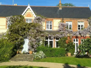 Faygate Place