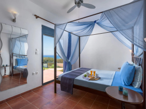 Cristelia Luxury Sea Front & Pool Villa