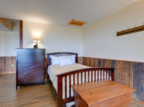 Bryson City Getaway: Private Hot Tub & Scenic View